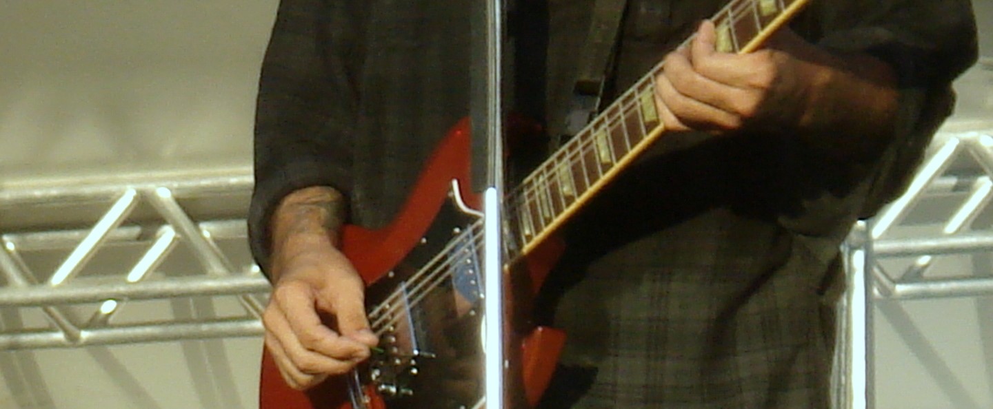 Deftones Guitar Gear Guide: How to Sound Like Deftones