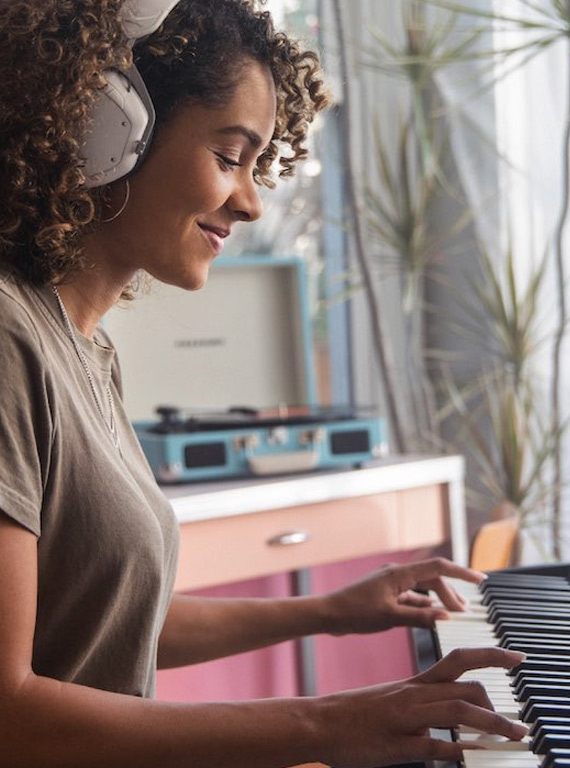 Roland Partners with Skoove to Offer Three Months of Free Online Piano  Lessons