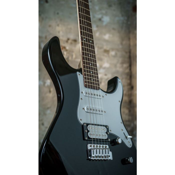 Yamaha Pacifica 112V Black, angled view