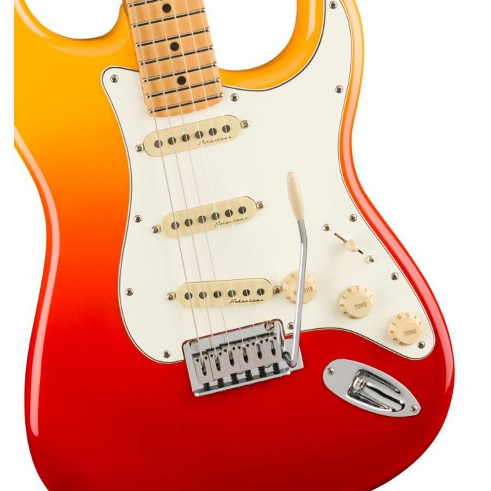 Fender Player Plus Stratocaster MN Tequila Sunrise, closeup of the body