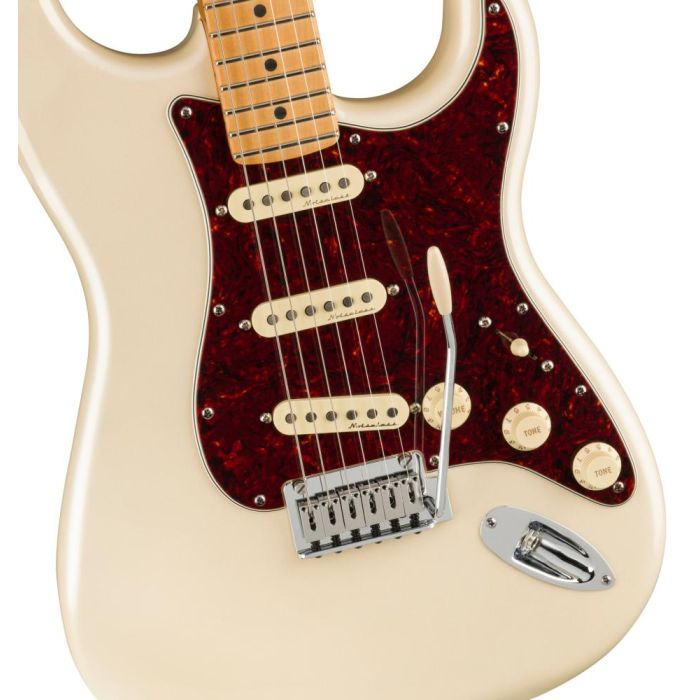 Fender Player Plus Stratocaster MN Olympic Pearl, closeup of the body