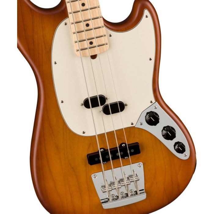 Fender FSR American Performer Mustang Bass MN Honey Burst Satin, angled view