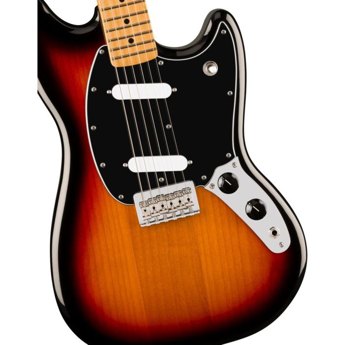 Fender Player II Mustang MN 3 color Sunburst, body closeup