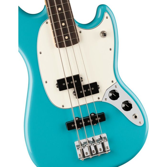 Fender Player II Mustang Bass Pj RW Aquatone Blue, body closeup