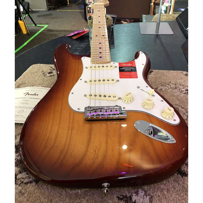 B Stock Fender American Pro Stratocaster MN Sienna Sunburst Second Angled View