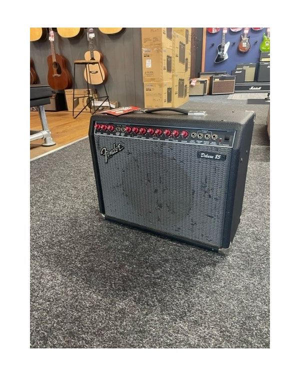 pre-owned fender deluxe 85 amp (049647)