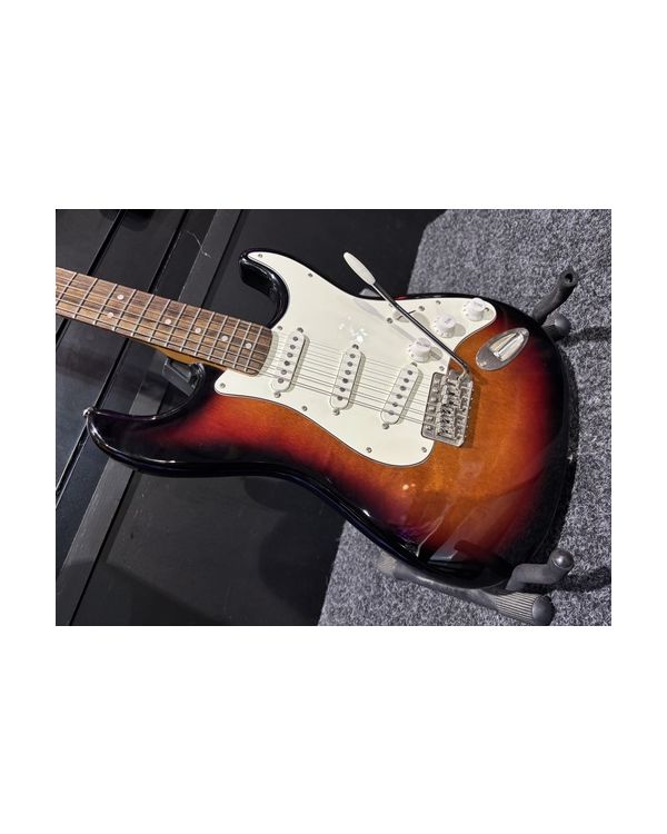 Pre-Owned Squier CV 60's Strat in 3-Tone Sunburst (057257)