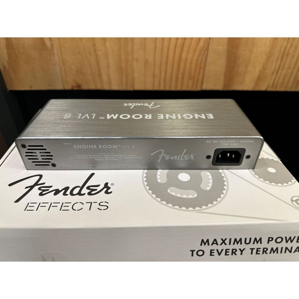 Fender Engine Room LVL8 8-output Isolated Power Supply - Music