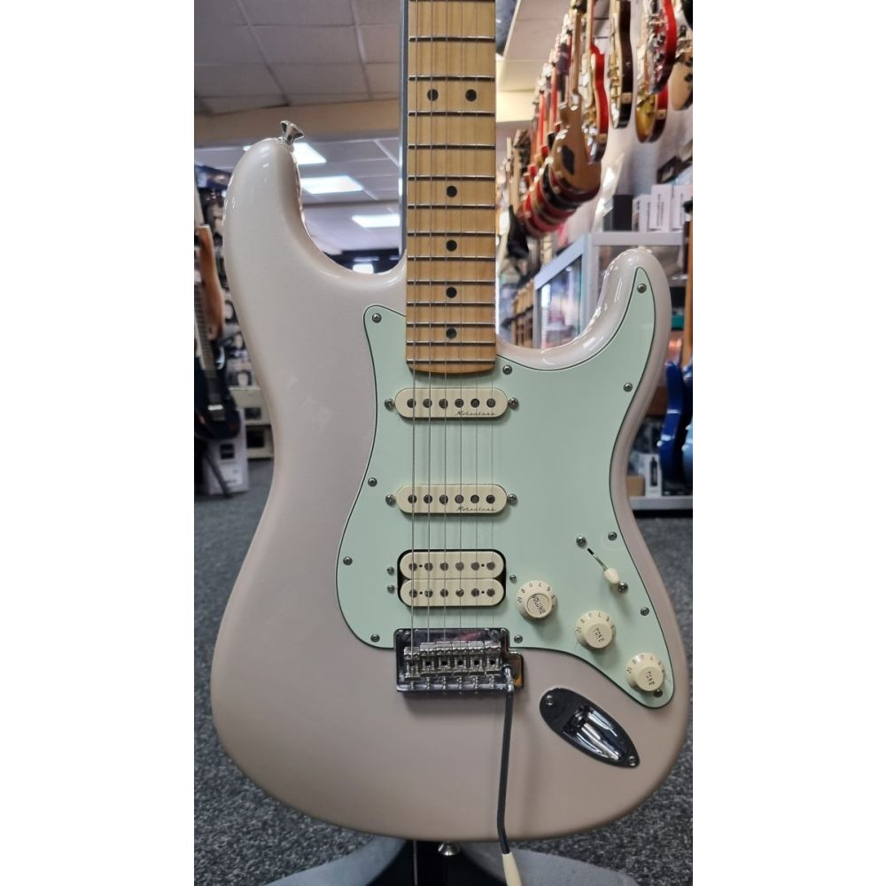 Fender deluxe stratocaster hss 2024 blizzard pearl